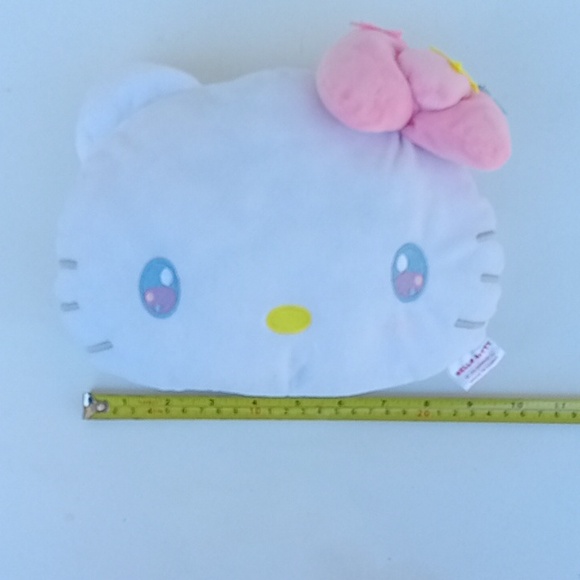Hello Kitty Plush - Picture 13 of 16